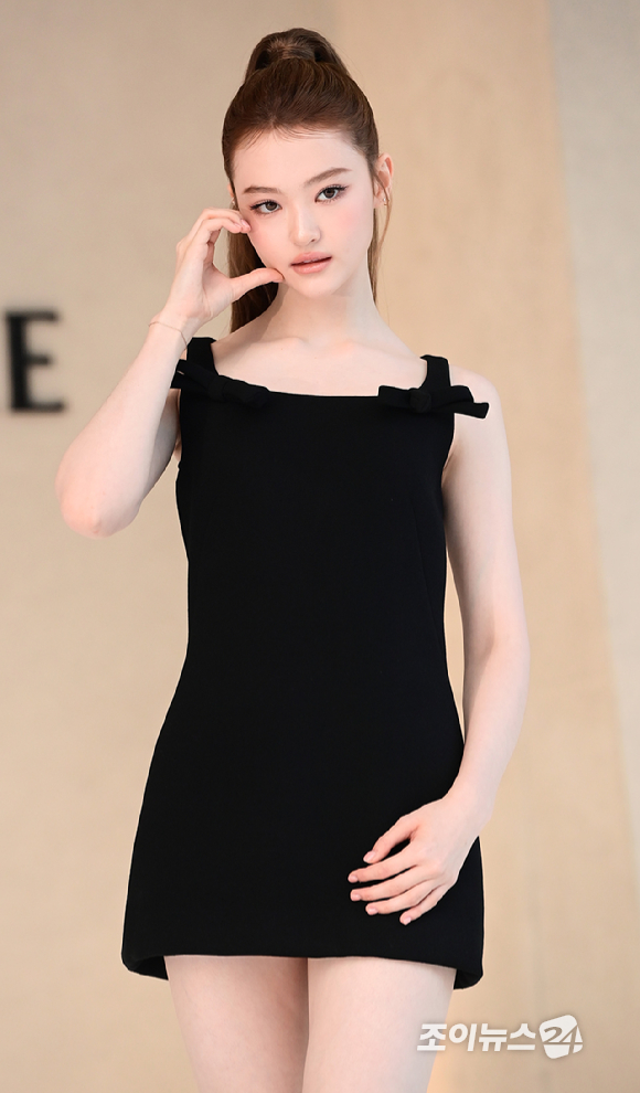 그룹 미야오 엘라가 3일 오후 서울 성동구 하우스 노웨어 서울에서 열린 아이아이컴바인드 신사옥 하우스 노웨어 서울 오픈 기념 포토콜에 참석하고 있다. [사진=정소희 기자]