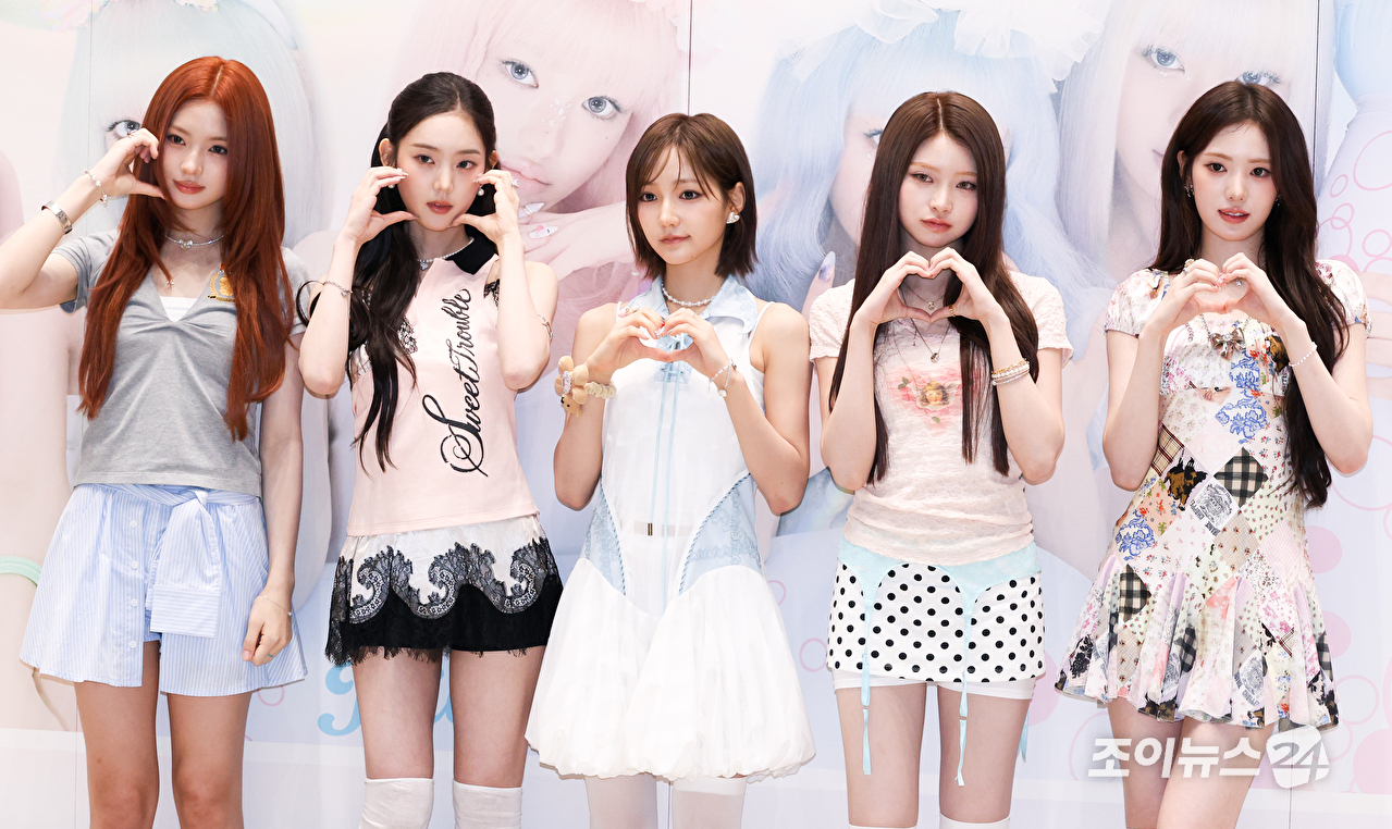 그룹 키키가 6일 오전 서울 성동구 성수동 펍지 성수에서 진행된 세 번째 미니앨범 '와이키키(WhyKiiiKiii)' 발매 기념 팝업 스토어 '와이키키 듀티 프리 팝업(WhyKiiiKiii Duty Free POP-UP)' 오픈 행사에 참석해 포즈를 취하고 있다. [사진=문수지 기자]