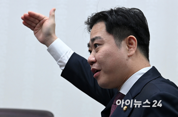 지성호 국민의힘 의원이 19일 오전 서울 여의도 국회 의원회관에서 아이뉴스24와 인터뷰를 하고 있다. [사진=김성진 기자]