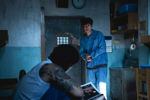 배우 지창욱이 디즈니+ 시리즈 '조각도시'에서 열연하고 있다. [사진=월트디즈니 컴퍼니 코리아]