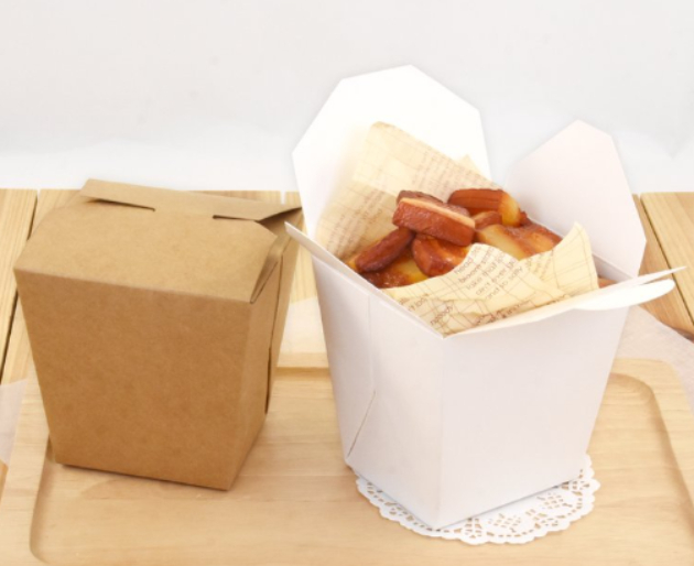 전자레인지 사용 과정에서 특정 용기와 포장재가 건강에 해로울 수 있다는 전문가의 지적이 나왔다. 사진은 전자레인지. [사진=Britannica]