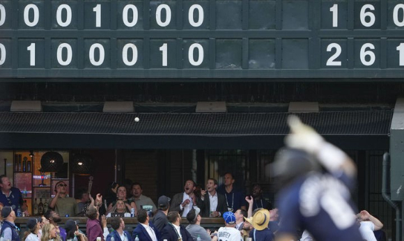 12일(한국시간) 열린 2023 MLB 올스타전에서 내셔널리그가 아메리칸리그에 3-2로 역전승했다. 8회초 나온 엘리아스 디아스(콜로라도 로키스)의 2점 홈런 장면. [사진=뉴시스]