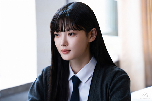 눈깜빡임까지 조절⋯김유정, '친애하는 X'로 새로 쓴 인생연기