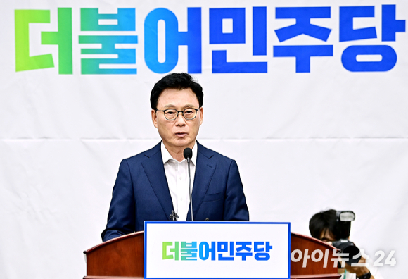 16일 국회에서 열린 더불어민주당 의원총회에서 박광온 원내대표가 발언하고 있다. [사진=곽영래 기자]