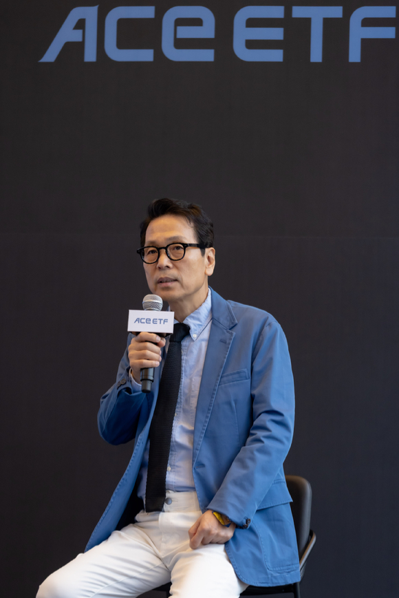 배재규 한국투자신탁운용 대표가 9월 14일 서울 명동 커뮤니티하우스마실에서 열린 기자간담회에서 새 ETF 브랜드 이름 '에이스'에 대해 설명하고 있다. [사진=한국투자신탁운용]