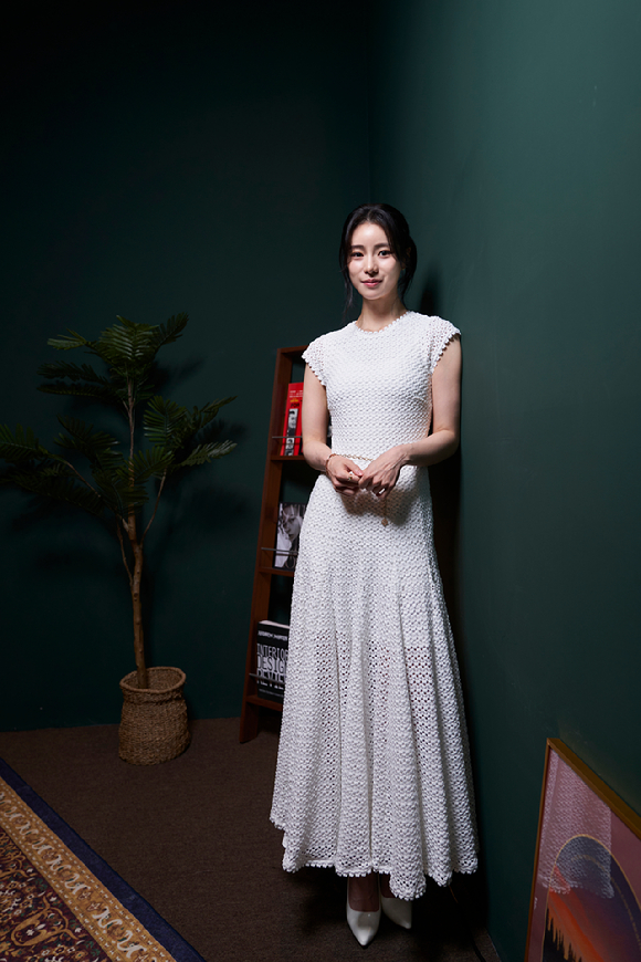 배우 임지연이 영화 '리볼버' 인터뷰에 앞서 포즈를 취하고 있다. [사진=플러스엠엔터테인먼트]