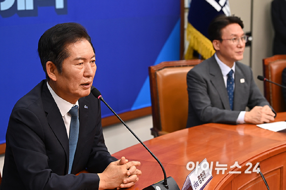 정청래 더불어민주당 신임 대표가 5일 오전 서울 여의도 국회에서 김민석 국무총리를 접견, 대화를 나누고 있다. [사진=곽영래 기자]