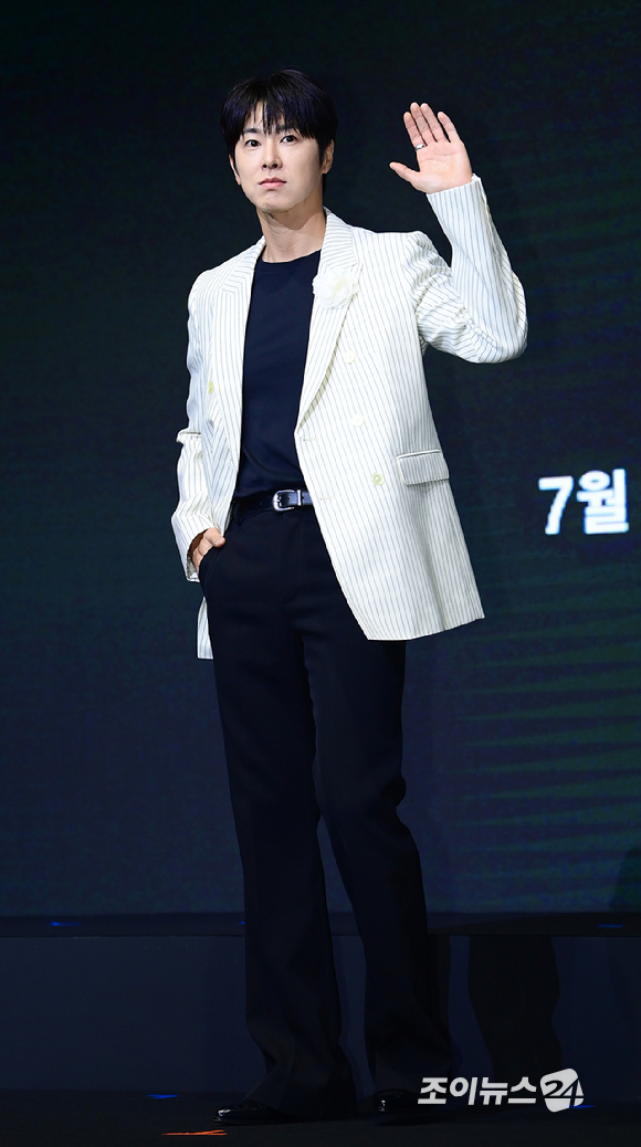 동방신기 유노윤호(정윤호)가 8일 오전 서울 영등포구 콘래드 서울에서 열린 디즈니+의 오리지널 시리즈 '파인: 촌뜨기들' 제작발표회에 참석하고 있다. [사진=정소희 기자]
