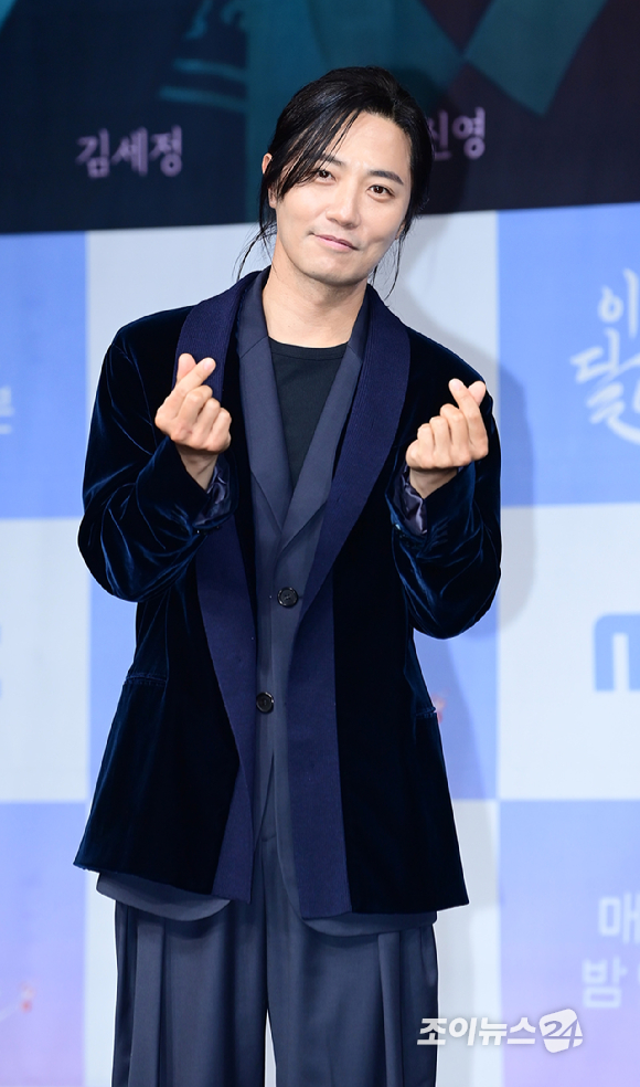 배우 진구가 30일 오전 서울 마포구 상암동 MBC에서 열린 MBC 새 금토드라마 '이강에는 달이 흐른다' 제작발표회에 참석하고 있다. [사진=정소희 기자]