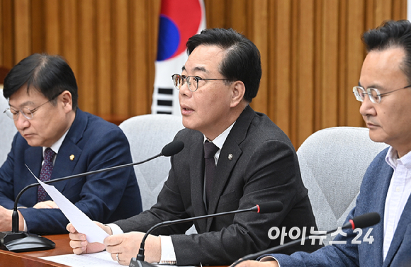 송언석 국민의힘 원내대표가 6일 서울 여의도 국회에서 열린 원내대책회의에서 발언하고 있다. [사진=곽영래 기자]