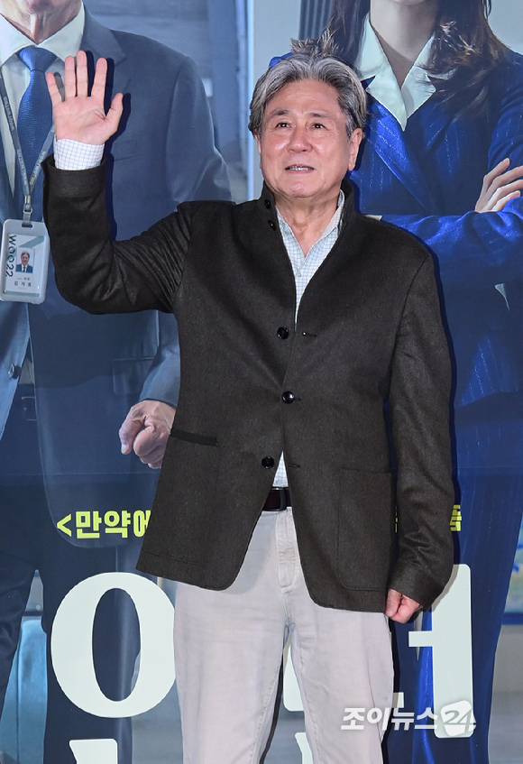배우 최민식이 4일 오후 서울 CGV 용산아이파크몰에서 열린 영화 '인턴'(감독 김도영) 언론시사회에 참석하고 있다. [사진=정소희 기자]
