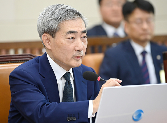 신현송 한국은행 총재 후보자가 15일 서울 여의도 국회 재정경제기획위원회에서 열린 인사청문회에서 질의에 답변하고 있다. [사진=곽영래 기자]