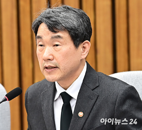 이주호 사회부총리 겸 교육부 장관이 지난달 17일 오후 서울 여의도 국회에서 열린 학교 안전 강화를 위한 당정협의회에서 발언하고 있다. [사진=곽영래 기자]