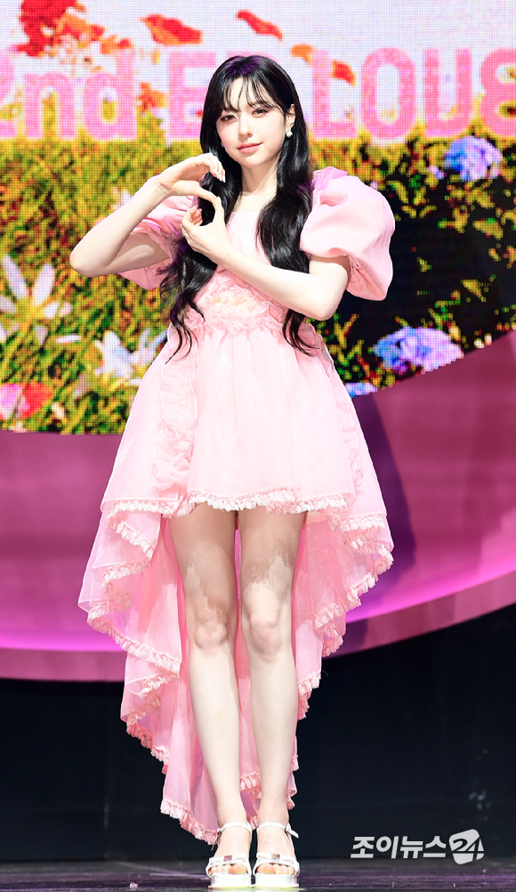 그룹 피프티 피프티 문샤넬이 20일 오후 서울 광진구 광장동 예스24라이브홀에서 열린&nbsp;피프티 피프티(FIFTY FIFTY) 두 번째 미니 앨범&nbsp;'러브 튠(Love Tune)' 발매 기념 쇼케이스에 참석하고 있다. [사진=정소희 기자]