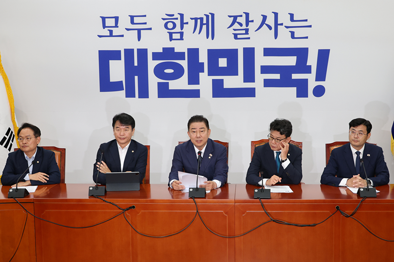 더불어민주당 김병기 당대표 직무대행 겸 원내대표가 1일 서울 여의도 국회에서 열린 원내대책회의에서 발언하고 있다. 2025.7.1 [사진=연합뉴스]