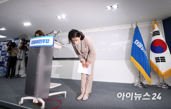 이재명 더불어민주당 대선 후보의 배우자 김혜경 씨가 9일 오후 서울 여의도 민주당 중앙당사에서 기자회견을 열고 과잉의전 논란에 대해 사과하고 있다. [사진=김성진 기자]