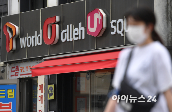  불확실한 시장에서 통신주에 대한 관심이 커지고 있다. 사진은 통신 3사 대리점 외관. [사진=아이뉴스DB]