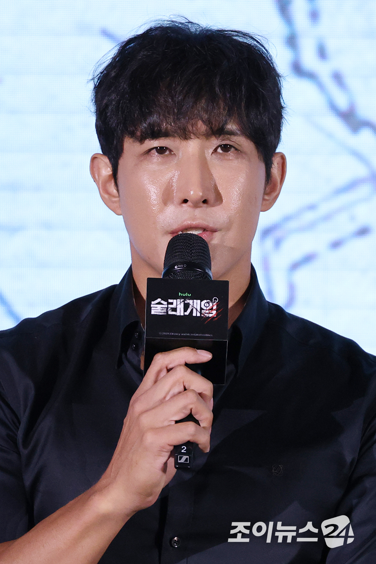 전 야구선수 황재균이 28일 오전 서울 구로구 신도림동 더세인트에서 진행된 디즈니+ 오리지널 예능 '술래게임' 제작발표회에 참석해 포즈를 취하고 있다. [사진=문수지 기자]
