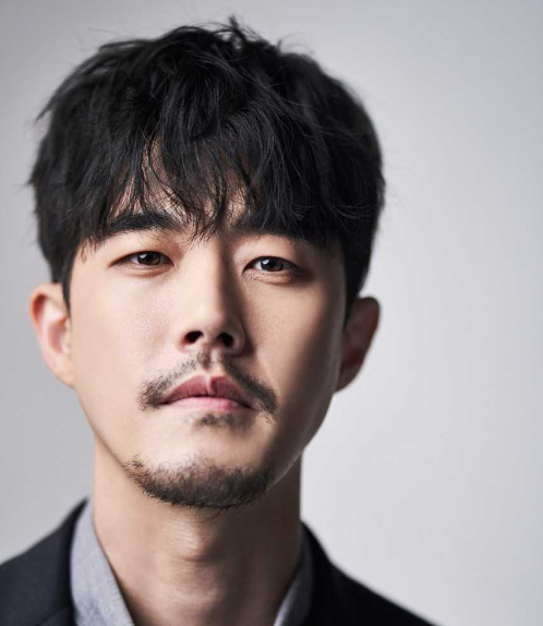 '푸른거탑'에서 '사이코 김상병'으로 열연한 배우 김호창이 생각엔터테인먼트와 새로운 출발을 한다. [사진=생각엔터테인먼트]