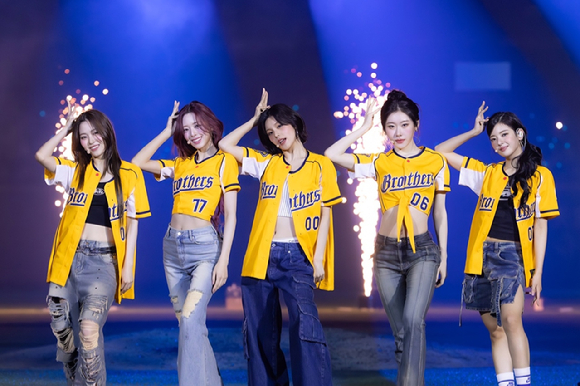ITZY 타이베이 돔 경기 공연 현장 사진 [사진=CTBC Brothers]