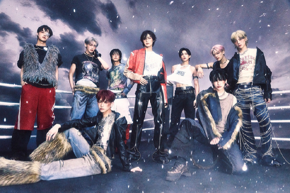 &apos;하이브 글로벌 그룹&apos; 앤팀, K팝 본진 韓 연착륙