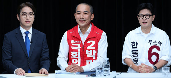 28일 오후 부산 동구 부산 MBC에서 열린 북갑 보궐선거 후보자 토론회에서 더불어민주당 하정우(왼쪽부터), 국민의힘 박민식, 무소속 한동훈 후보가 토론에 앞서 리허설을 하고 있다. 2026.5.28 [사진=연합뉴스]