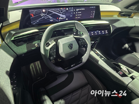 푸조 '3008 스마트 하이브리드' 정측면. [사진=김종성 기자]