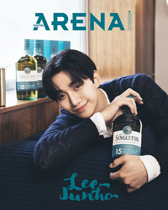 배우 이준호가 광고 화보 촬영에서 포즈를 취하고 있다. [사진=디아지오코리아]