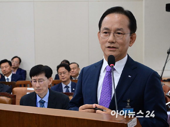 김종출 한국항공우주산업(KAI) 대표이사 사장이 20일 오후 서울 여의도 국회 재정경제기획위원회에서 열린 한국수출입은행 등에 대한 국정감사에서 의원 질의에 답하고 있다. [사진=곽영래 기자]