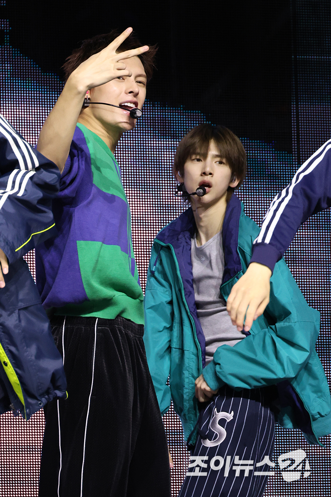 그룹 코르티스 제임스가 20일 오후 서울 광진구 광장동 예스24라이브홀에서 열린 미니 2집 '그린그린(GREENGREEN)' 발매 기념 쇼케이스에 참석해 열띤 무대를 펼치고 있다. [사진=문수지 기자]