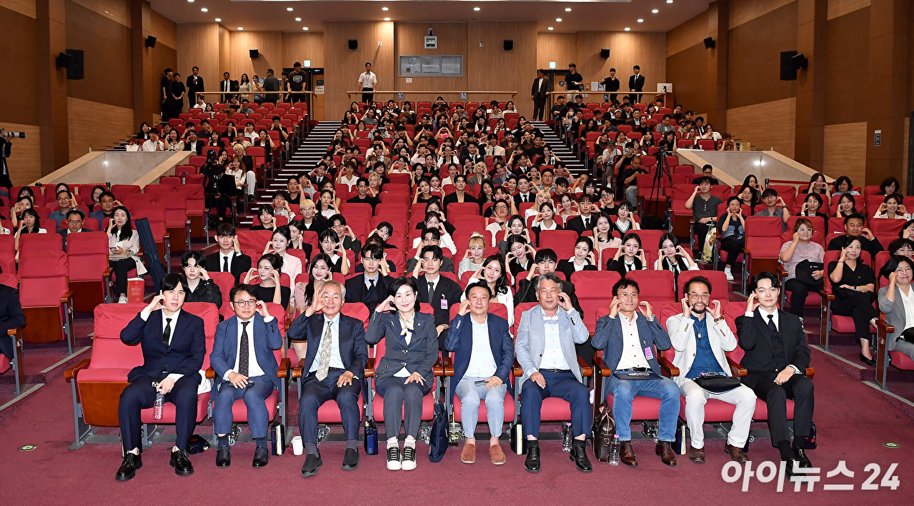 정현곤 청년과미래 이사장이 9일 서울 여의도 국회 의원회관에서 열린 제10회 대한민국 청년의날 축제 조직위원 위촉식 & 시상식에서 개최사를 하고 있다. [사진=곽영래 기자]