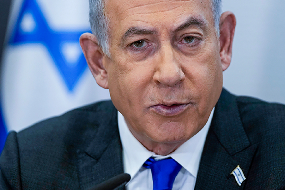 베냐민 네타냐후 이스라엘 총리가 24일 이스라엘 텔아비브의 국방부에서 각료회의를 주재하고 있다. 2023.12.24 [사진=AP/뉴시스]