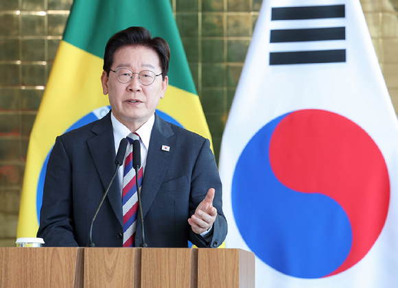 이재명 대통령이 27일(현지시간) 브라질리아 대통령관저에서 열린 루이스 이나시우 룰라 다시우바 브라질 대통령과의 한-브라질 공동언론발표에서 발언하고 있다. 2026.7.28 [사진=연합뉴스]