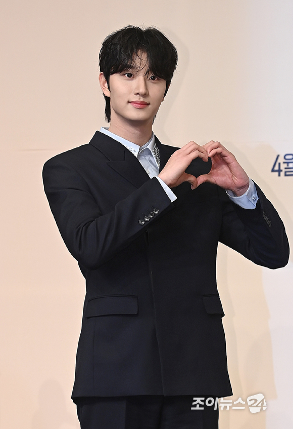 배우 김재원이 7일 서울 구로구 더 링크호텔 서울에서 열린 티빙 새 드라마 '유미의 세포들3' 제작발표회에서 포토타임을 갖고 있다. [사진=곽영래 기자]