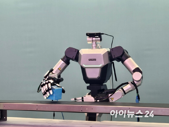 류중희 리얼월드 대표가 22일 서울 코엑스에서 진행된 글로벌 피지컬AI&middot;휴머노이드 컨퍼런스 '휴머노이드 서밋 2026'에서 발언하고 있다. [사진=최란 기자]