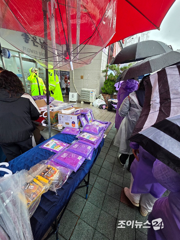 9일 고양종합운동장 주경기장에서 방탄소년단 월드투어 콘서트 'BTS WORLD TOUR 'ARIRANG''가 개최된다. 아미들이 공연장에 모여들고 있다. [사진=이미영 기자]