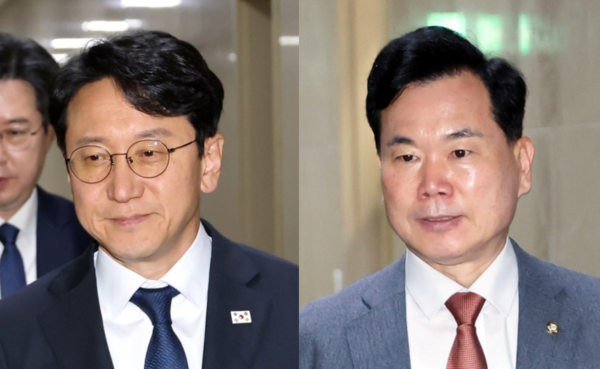 더불어민주당 천준호 원내운용수석부대표(왼쪽)와 국민의힘 김승수 원내운영수석부대표가 16일 국회 여야 회동에 참석하기 위해 각자 이동하고 있다. [사진=연합뉴스]