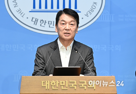 안철수 국민의힘 의원이 7일 국회 소통관에서 현안 관련 기자회견을 하고 있다. [사진=곽영래 기자]