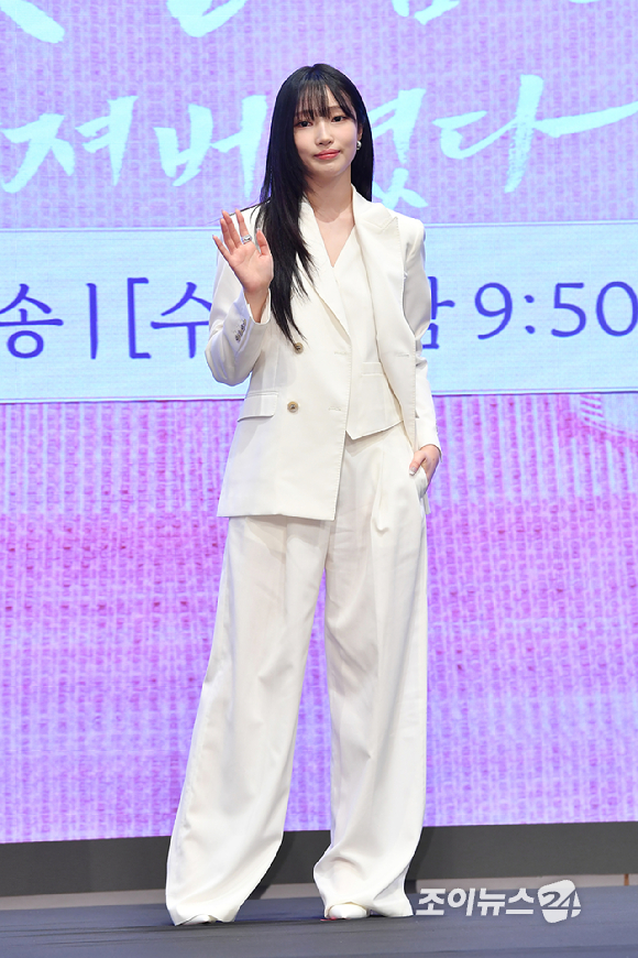 배우 지혜원이 11일 오후 서울 구로구 신도림동 더세인트에서 진행된 KBS2 새 수목드라마 '남주의 첫날밤을 가져버렸다' 제작발표회에 참석해 포즈를 취하고 있다. [사진=문수지 기자]
