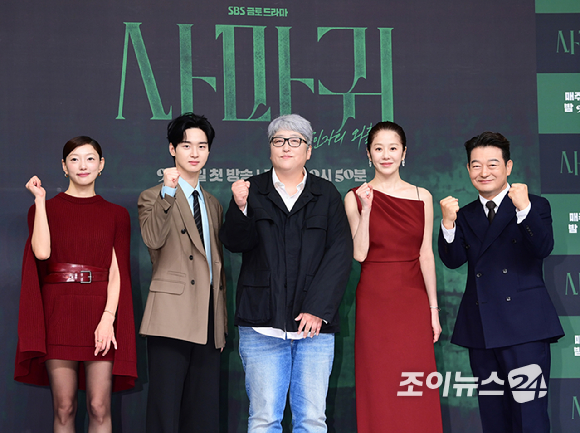 (왼쪽부터)배우 이엘-장동윤-변영주 감독-고현정-조성하가 4일 오후 서울 양천구 목동 SBS에서 진행된 SBS 새 금토드라마 '사마귀: 살인자의 외출' 제작발표회에 참석하고 있다. [사진=정소희 기자]