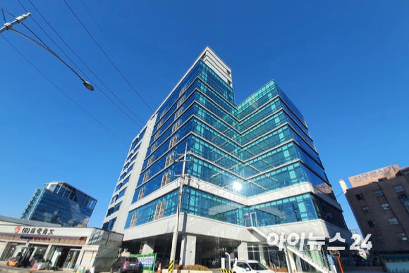 구로구 인근 지식산업센터 건물. [사진=김민지 기자]