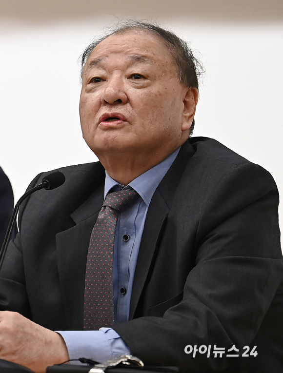 강창일 전 주일대사가 2일 오후 서울 여의도 국회도서관 대강당에서 'K민주주의와 한반도평화'라는 주제로 열린 포럼에서 발언을 하고 있다. [사진=곽영래 기자]