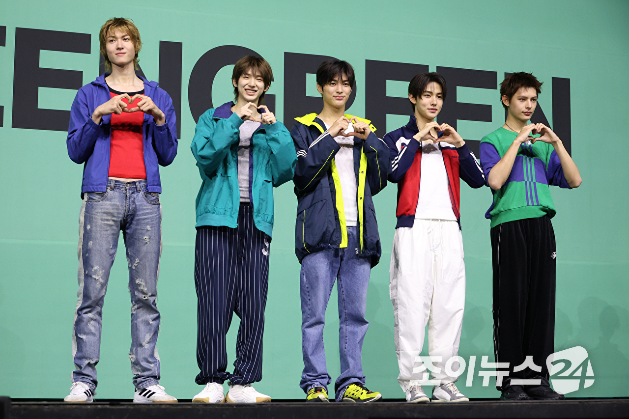 그룹 코르티스가 20일 오후 서울 광진구 광장동 예스24라이브홀에서 열린 미니 2집 '그린그린(GREENGREEN)' 발매 기념 쇼케이스에 참석해 포즈를 취하고 있다. [사진=문수지 기자]