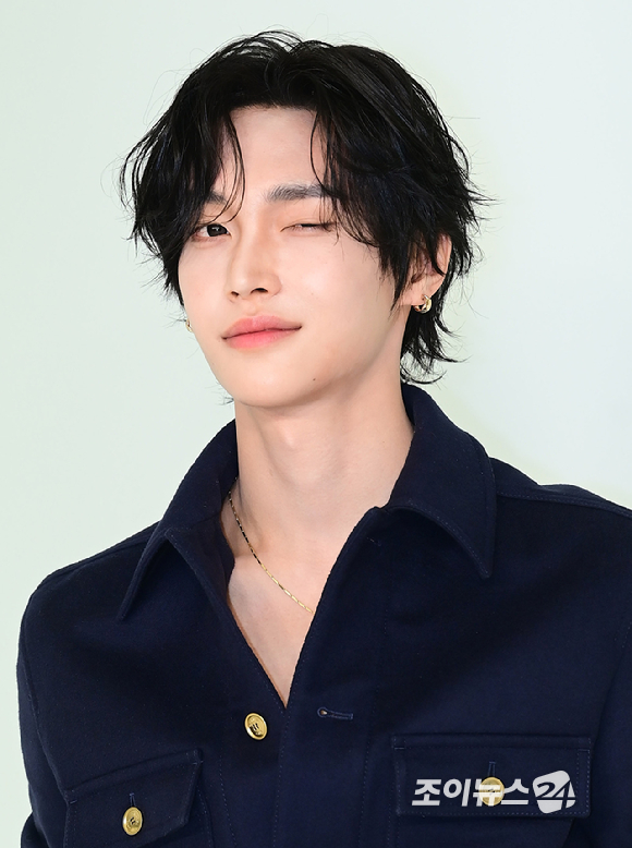 그룹 라이즈 원빈이 26일 오후 서울 영등포구 퐁피두 센터 한화에서 열린 샤넬 2026 공방 컬렉션 포토 행사에 참석하고 있다. [사진=정소희 기자]