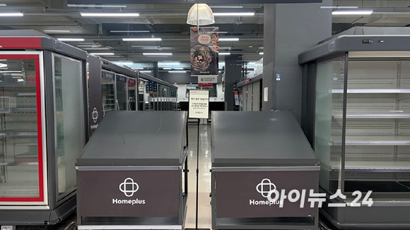 7일 가오픈한 서울의 한 홈플러스 신선식품 코너에 일부 과일, 채소가 진열돼 있다. [사진=진광찬 기자]