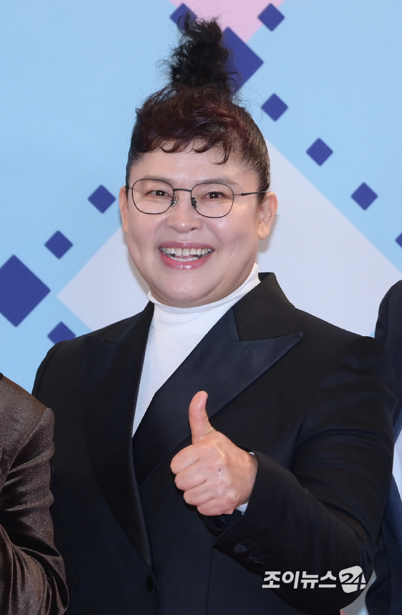 '전지적 참견 시점' 방송인 이영자가 29일 오후 서울 마포구 상암동 MBC 사옥에서 열린 2022 MBC 방송연예대상 시상식 포토월 행사에 참석하고 있다. [사진=정소희 기자]