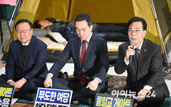 송언석 국민의힘 원내대표가 22일 국회 로텐더홀에서 열린 최고위원회의에서 발언하고 있다. [사진=곽영래 기자]