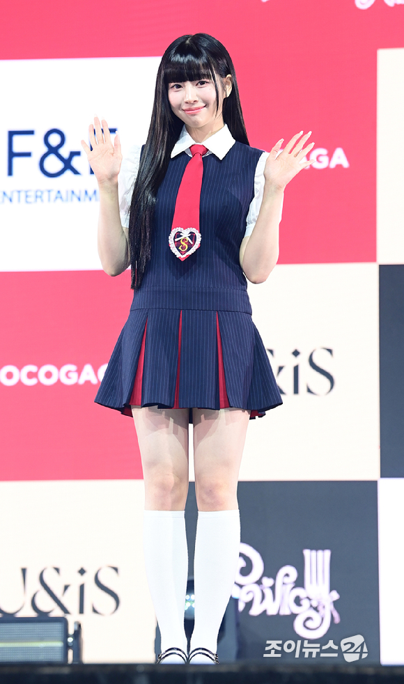 그룹 유니스(UNIS) 나나가 15일 서울 광장동 예스24 라이브홀에서 열린 유니스 두 번째 미니앨범 'SWICY(스위시)' 발매 쇼케이스에 참석하고 있다. [사진=정소희 기자]