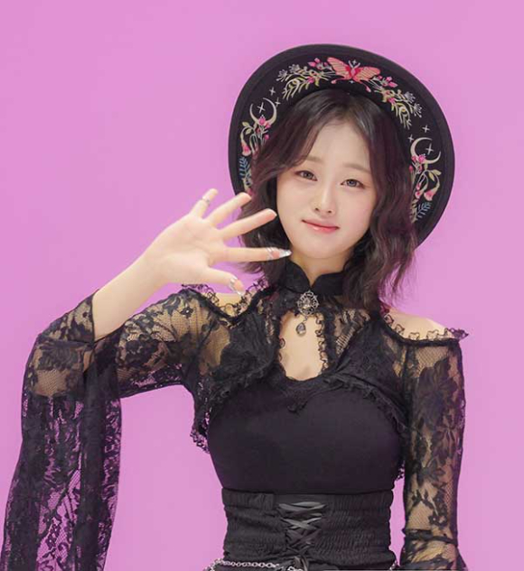 가수 김다현의 언니 김도현이 진소리로 개명하고 트롯가수에 도전한다. [사진=현컴퍼니]