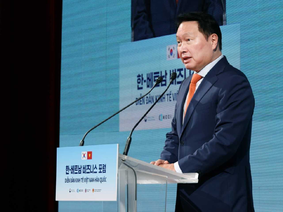 최태원 대한상의 회장이 12일 서울 중구 롯데호텔에서 개최된 '한국-베트남 비즈니스 포럼'에서 인사말을 하고 있다. [사진=대한상공회의소]